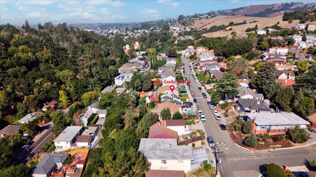 9401 Castlewood Street, Oakland CA: https://media.crmls.org/mediaz/c6163a8f-103c-4c9a-96bc-fcedaf0db2cf.jpg