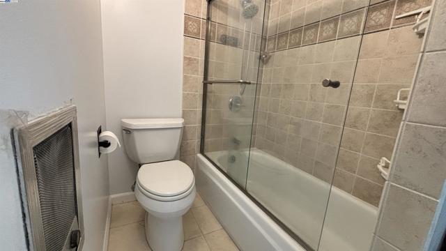 1555 Lakeside, Oakland CA: https://media.crmls.org/mediaz/c616f772-55c9-4bfd-98e5-90a61d1c1645.jpg