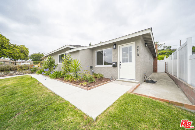 2618 Brian Avenue, Torrance CA: https://media.crmls.org/mediaz/c6170b75-ce8f-45a1-b666-3f6179755654.jpg