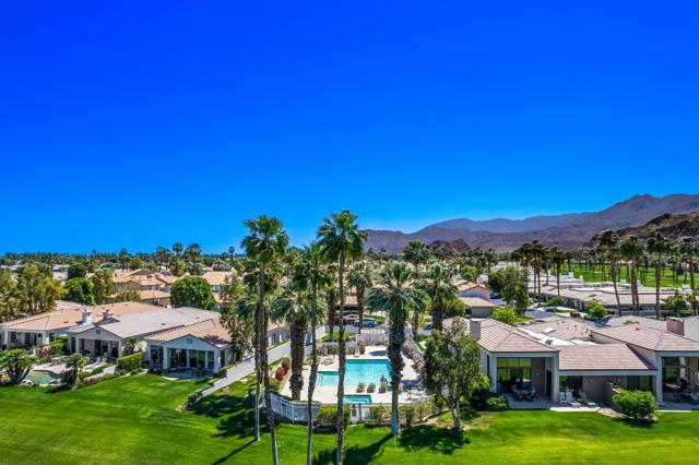 54580 Tanglewood, La Quinta CA: https://media.crmls.org/mediaz/c617d3cf-2b53-4b8a-8dd7-d182a069f010.jpg