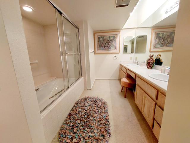 45885 Algonquin Circle, Indian Wells CA: https://media.crmls.org/mediaz/c618596b-18ac-4c5c-b1ec-a2b1acc3c1ec.jpg