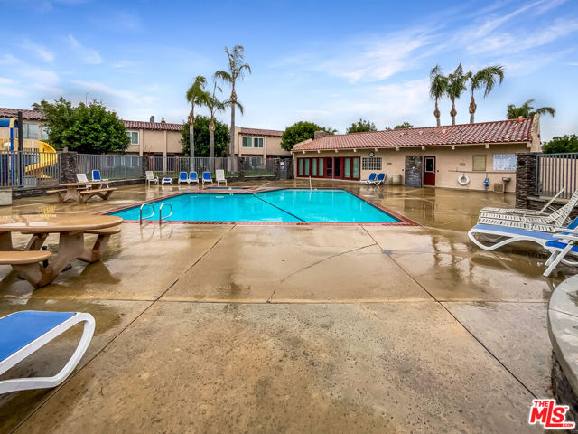 700 W La Veta Avenue, Orange CA: https://media.crmls.org/mediaz/c618844e-aae1-4af4-98b6-891ab1a1bc5b.jpg
