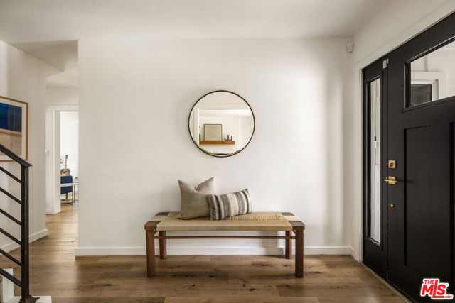 13123 Magnolia Boulevard, Sherman Oaks CA: https://media.crmls.org/mediaz/c61887b3-bbfd-44e3-8ce7-721ecb81089b.jpg