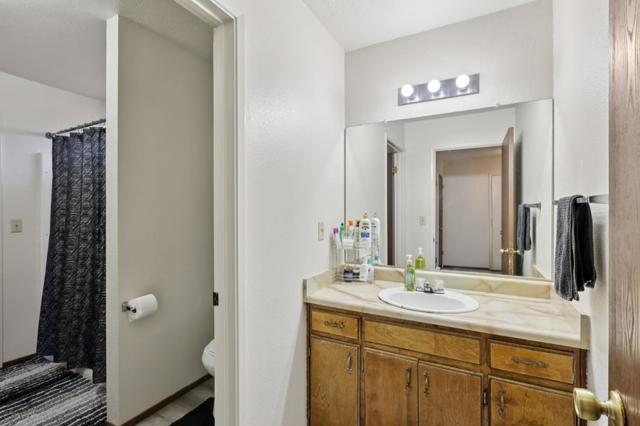 880 Apricot Lane, Hollister CA: https://media.crmls.org/mediaz/c61964a3-329f-4abe-922d-8e98bb8223eb.jpg
