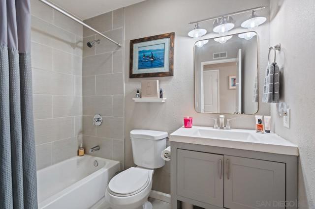 13637 Los Olivos Ave, Poway CA: https://media.crmls.org/mediaz/c61a80df-ddae-4ea5-9547-9357283ad996.jpg