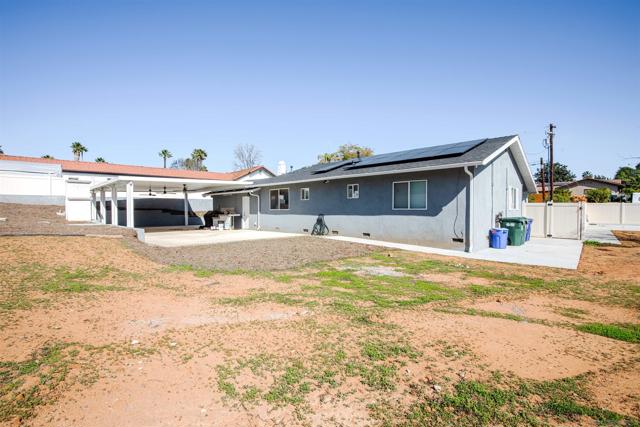 1996 Rohn Rd, Escondido CA: https://media.crmls.org/mediaz/c61a9adc-37f3-4b31-a758-42fb3ca4b27e.jpg