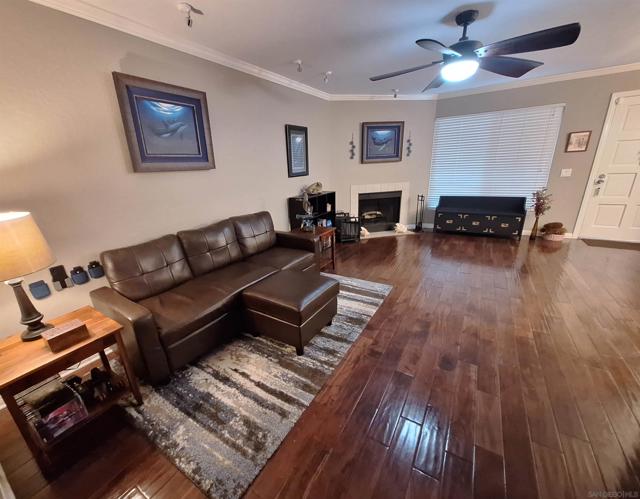 699 Ascot Dr, Vista CA: https://media.crmls.org/mediaz/c61aace7-9eeb-4ac4-84f4-fced49a2b0b9.jpg