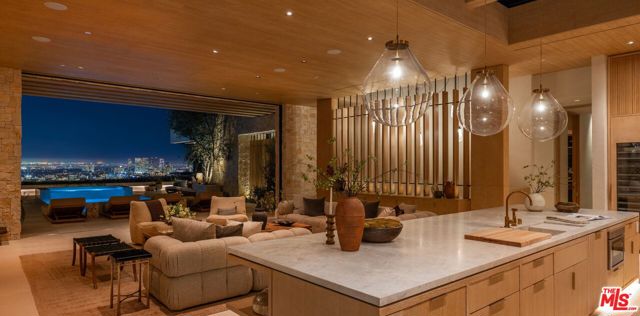 1039 Wallace, Beverly Hills CA: https://media.crmls.org/mediaz/c61b3b30-c88f-4ecd-900e-5b2c03b7c64c.jpg