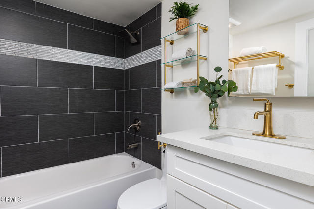 1807 New York Drive, Altadena CA: https://media.crmls.org/mediaz/c61b6432-6ccb-4c0f-b266-e5814be40238.jpg