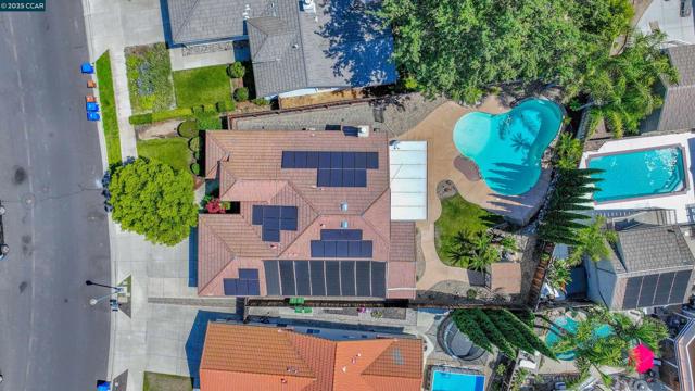 380 Claremont Dr, Brentwood CA: https://media.crmls.org/mediaz/c61b8a8c-d812-415e-88b1-7f6aecc48bea.jpg