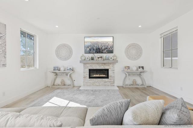 12410 Aria Ct, Poway CA: https://media.crmls.org/mediaz/c61b8d06-02a5-495a-8a35-6f8daedaca93.jpg