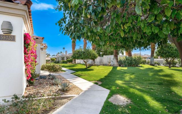55730 Riviera, La Quinta CA: https://media.crmls.org/mediaz/c61ba498-52da-4194-978f-2bed043c8a50.jpg