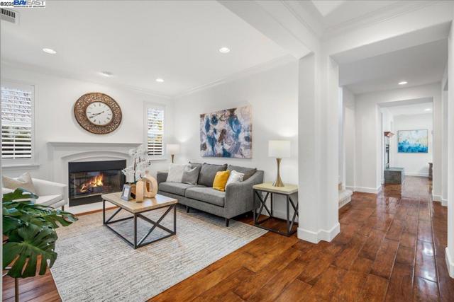 2396 Keats Ln, San Ramon CA: https://media.crmls.org/mediaz/c61c00ab-08e6-4887-b196-d1b2cf99932e.jpg
