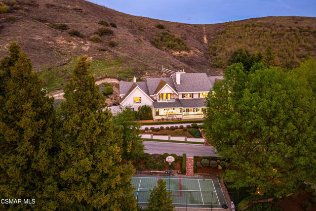 6144 1/4 Chesebro Road, Agoura Hills CA: https://media.crmls.org/mediaz/c61c3f03-567f-492c-ad12-7ca5de3de465.jpg
