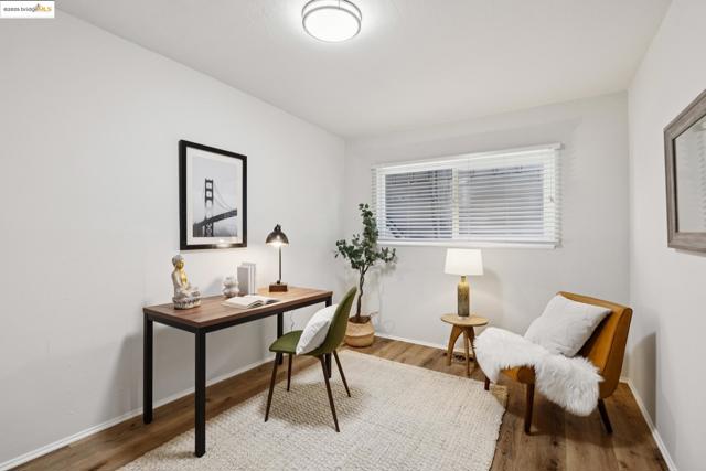 5920 Ascot Dr, Oakland CA: https://media.crmls.org/mediaz/c61c4024-be94-4061-8b44-d7fb12d8400c.jpg