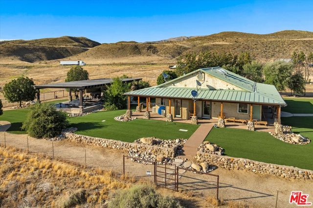 13750 Cuyama Highway, Cuyama CA: https://media.crmls.org/mediaz/c61c7719-a8a4-41e5-ab23-82bf3f3e1ba2.jpg