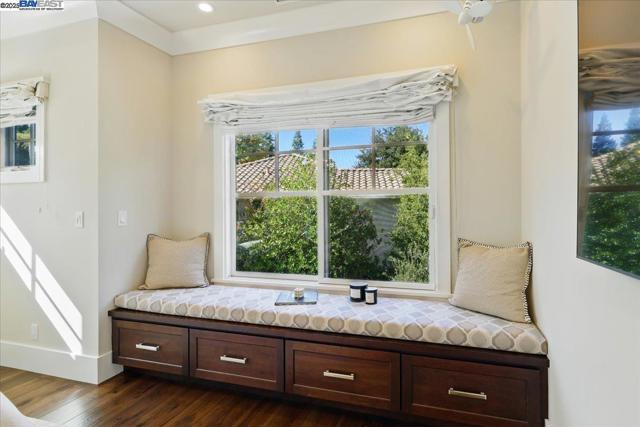 16741 Loma St, Los Gatos CA: https://media.crmls.org/mediaz/c61cc2b8-8219-4d5e-9e1e-37adaf40354d.jpg