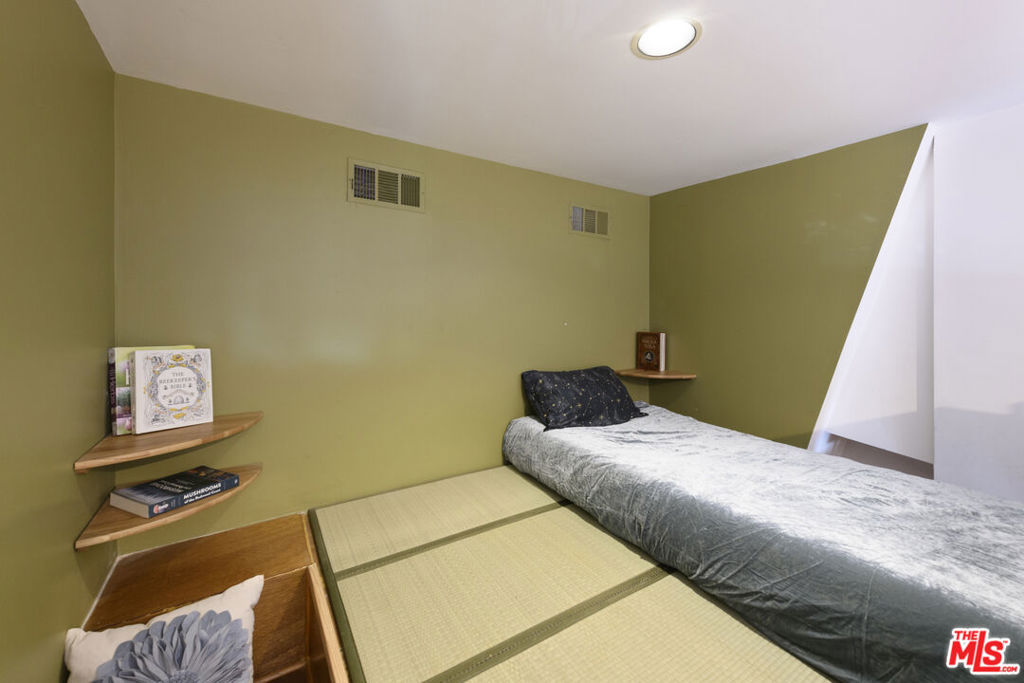 12236 LAUREL TERRACE DriveStudio City img 23