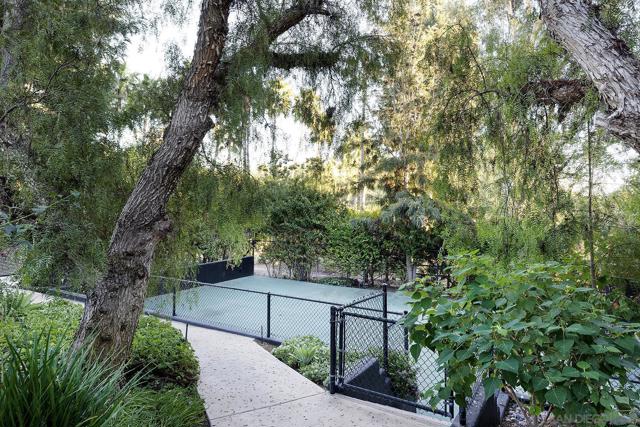 6977 Las Colinas, Rancho Santa Fe CA: https://media.crmls.org/mediaz/c61d8114-4992-46ca-97ab-c3d6cce85f32.jpg