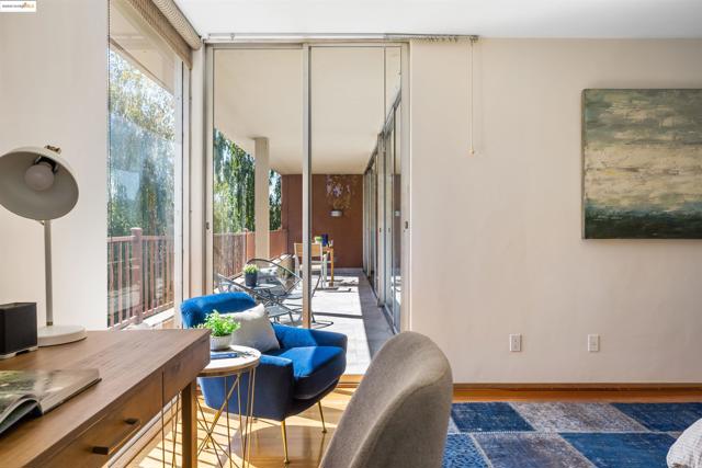 1515 Oxford, Berkeley CA: https://media.crmls.org/mediaz/c61db4c6-963a-4f88-b723-53a136d44d6c.jpg