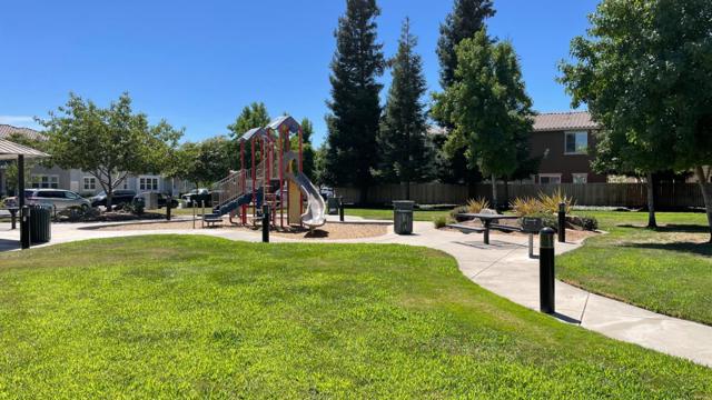 3936 Purple Finch Lane, Modesto CA: https://media.crmls.org/mediaz/c61e1899-5b36-41b6-a7c3-981b68e1b39c.jpg