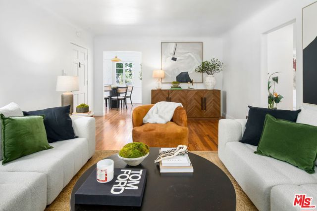 3340 Cardiff Avenue, Los Angeles CA: https://media.crmls.org/mediaz/c61e5c94-65b6-4d89-b792-2f4c44ae3882.jpg