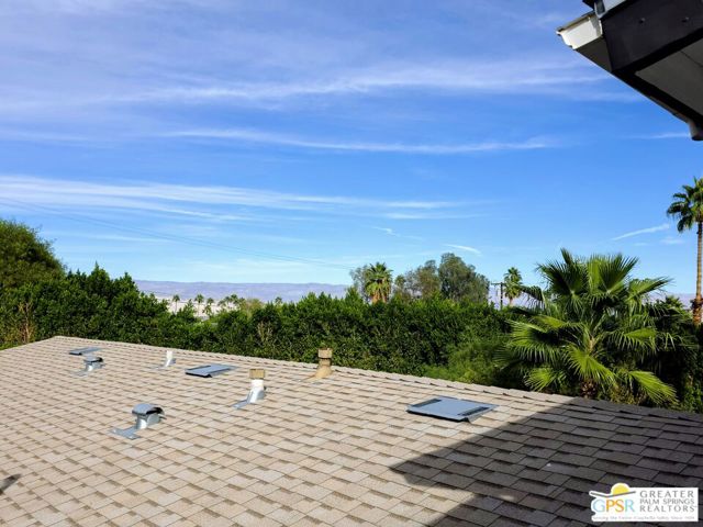 39091 Paradise Way, Cathedral City CA: https://media.crmls.org/mediaz/c61ebf58-afbc-40e5-ac11-c02c6b163339.jpg