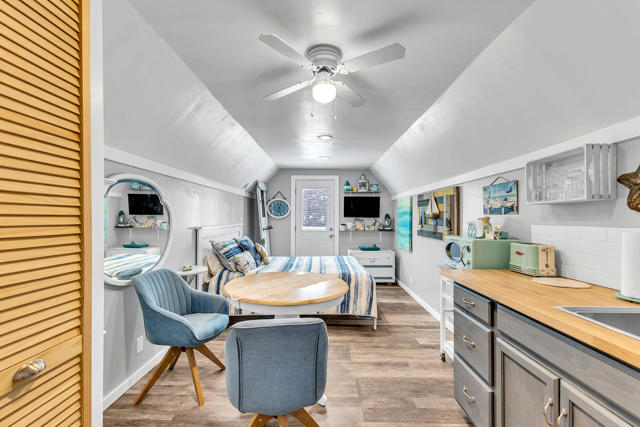 53125 Overlook Drive, Idyllwild CA: https://media.crmls.org/mediaz/c61ee0a2-e9e4-4df5-bff3-1c02f54d781e.jpg