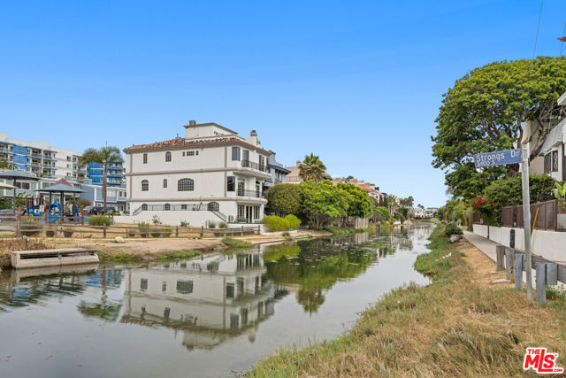 3501 Esplanade, Marina del Rey CA: https://media.crmls.org/mediaz/c61f6abd-2bb3-440b-a090-78828adeee9c.jpg