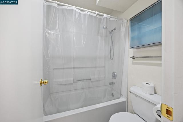 535 Pierce St, Albany CA: https://media.crmls.org/mediaz/c61fefec-f36a-4c9a-90c2-d40746c7d333.jpg