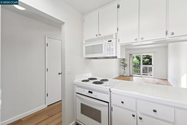 3847 Vineyard Ave, Pleasanton CA: https://media.crmls.org/mediaz/c620c0ff-cccd-434c-9b48-39f361137e4f.jpg