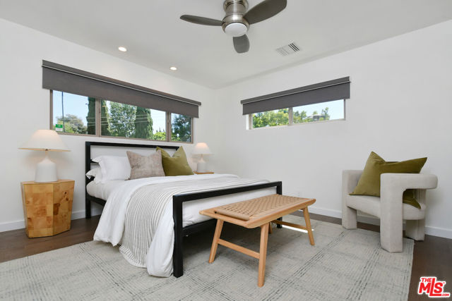 3471 Woodcliff Road, Sherman Oaks CA: https://media.crmls.org/mediaz/c620d08b-05de-4a16-89c6-040dd39f1248.jpg