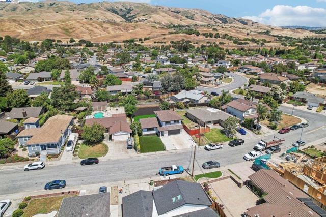 48344 Conifer St, Fremont CA: https://media.crmls.org/mediaz/c6210852-a333-4ac1-9055-1d7ddfea3bf7.jpg