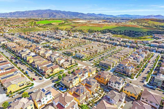 1716 Moon Orchid Ave, Chula Vista CA: https://media.crmls.org/mediaz/c6210eb4-3fdc-44c0-b406-e51a6ae37fda.jpg