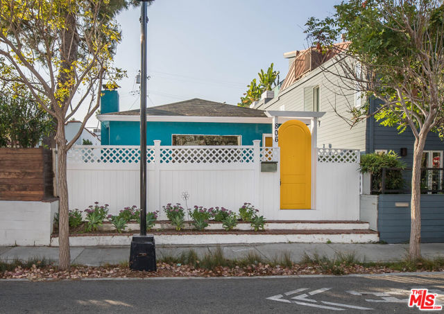 806 Navy Street photo 1