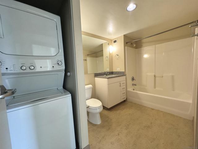 425 Beech Street, San Diego, California 92101, 2 Bedrooms Bedrooms, ,1 BathroomBathrooms,Condominium,For Sale,Beech Street,240012293SD
