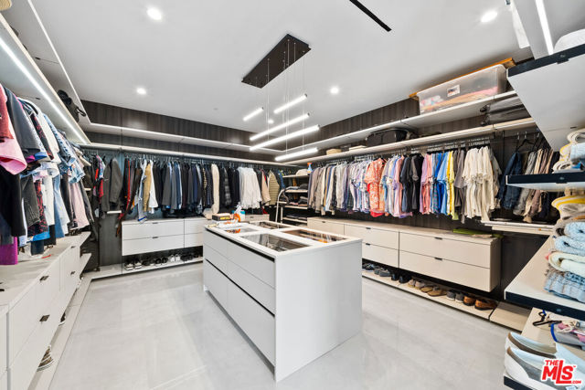 849 N Spaulding Avenue, Los Angeles CA: https://media.crmls.org/mediaz/c6222852-1265-474c-873b-74fe2169b505.jpg