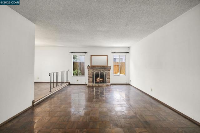 2054 Newton Way, Concord CA: https://media.crmls.org/mediaz/c6222bba-cf92-4741-8670-1866eeb7c7b1.jpg