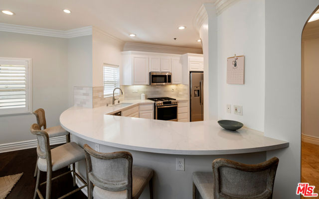 10364 Almayo Avenue, Los Angeles CA: https://media.crmls.org/mediaz/c6230e4c-bb13-4ccd-b0b0-ae5c1e2859fa.jpg