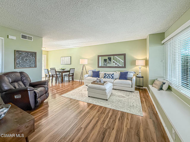 1683 Addax Circle, Ventura CA: https://media.crmls.org/mediaz/c62310f9-d618-4b4d-a9c8-8146783bd1d1.jpg