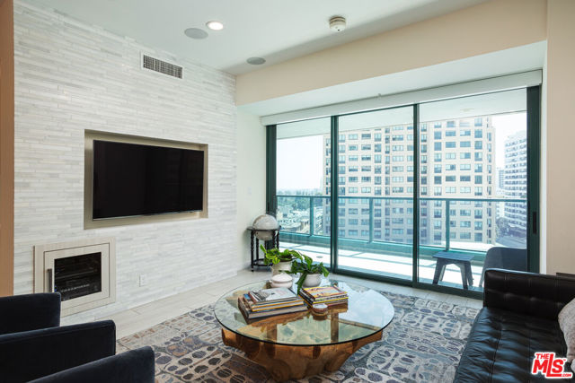 10490 Wilshire Boulevard, Los Angeles CA: https://media.crmls.org/mediaz/c6236456-eb8c-4023-b6c9-86725bb0e45b.jpg