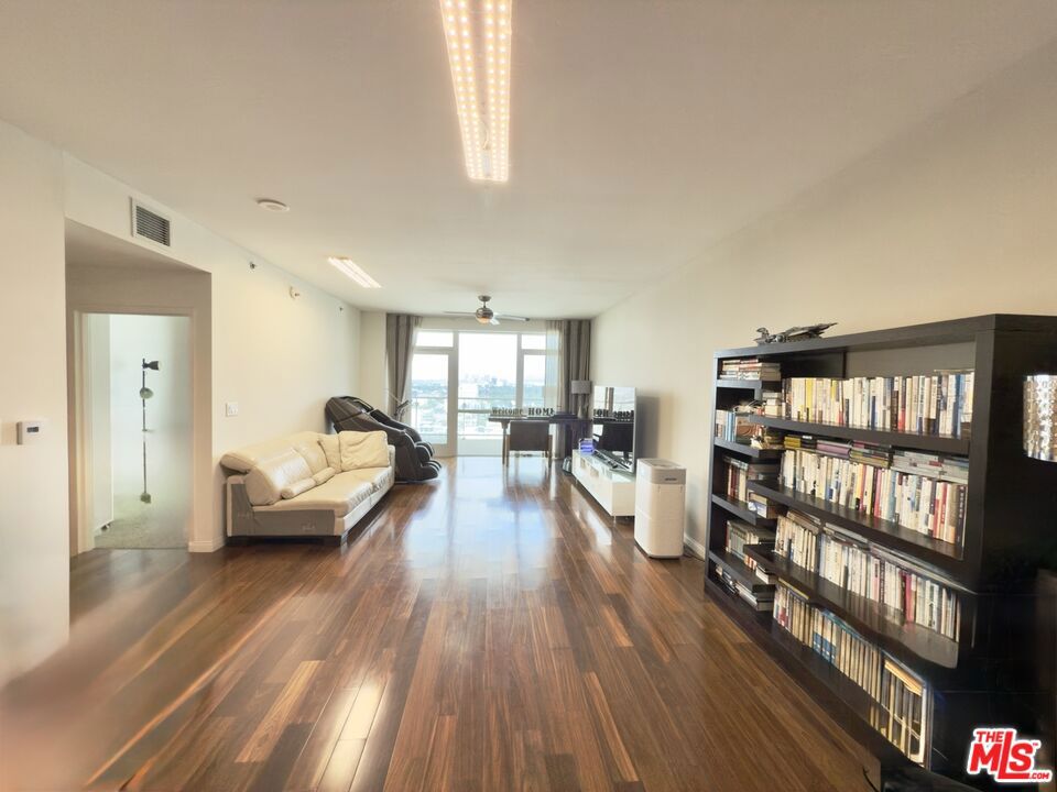 https://media.crmls.org/mediaz/c624163b-9aa6-4c1a-8fee-32ca830fdcb1.jpg?preset=X-Large