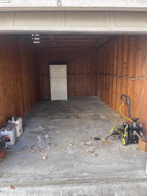 2212 17Th Ave, Oakland CA: https://media.crmls.org/mediaz/c6241d66-5cd7-478b-8892-6b4040248631.jpg