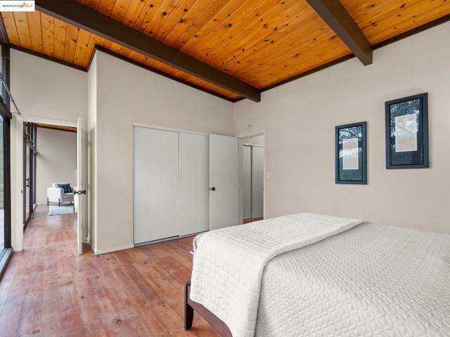 6866 Thornhill Dr, Oakland CA: https://media.crmls.org/mediaz/c624865c-a13d-43e0-8db6-8295bfa32303.jpg