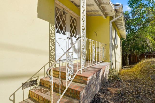 3915 Kingridge Drive, San Mateo CA: https://media.crmls.org/mediaz/c624b8c6-97f0-46be-9ac5-83cff3b0e250.jpg