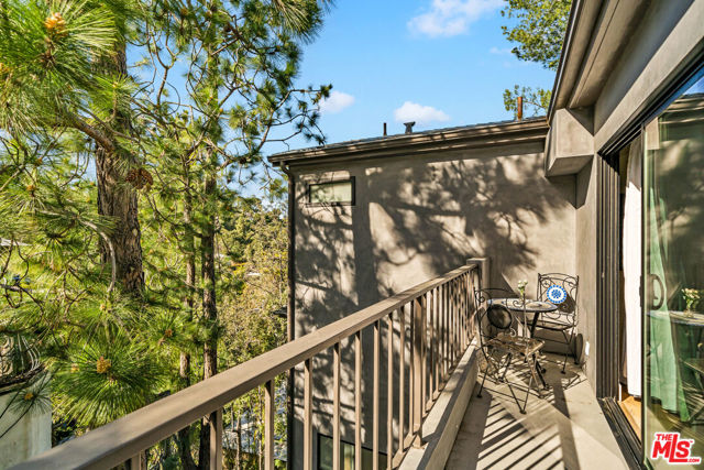 3026 PASSMORE Drive, Los Angeles CA: https://media.crmls.org/mediaz/c625db42-7640-44ca-bdf1-030572987ee1.jpg