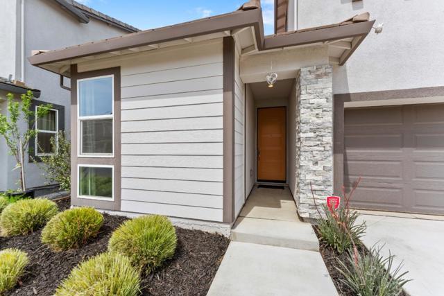 8243 Blue Coral Avenue, Elk Grove CA: https://media.crmls.org/mediaz/c625db59-8751-4720-a378-56fc44b3401f.jpg