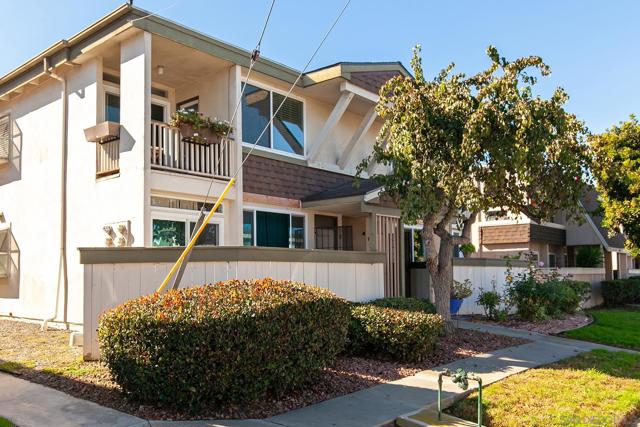 3845 Groton St, San Diego CA: https://media.crmls.org/mediaz/c6262e53-8552-4679-a000-ac36b650e313.jpg