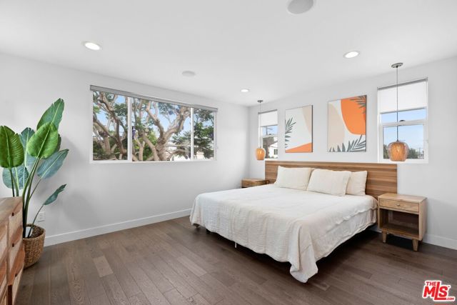 8107 Yorktown Avenue, Los Angeles CA: https://media.crmls.org/mediaz/c6266922-bf63-41d2-bbda-81b72fe47a05.jpg