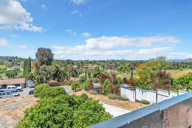 1817 Sunny Slope Terrace, Escondido CA: https://media.crmls.org/mediaz/c62710d5-6c57-49b8-80b1-307fe1e327ab.jpg
